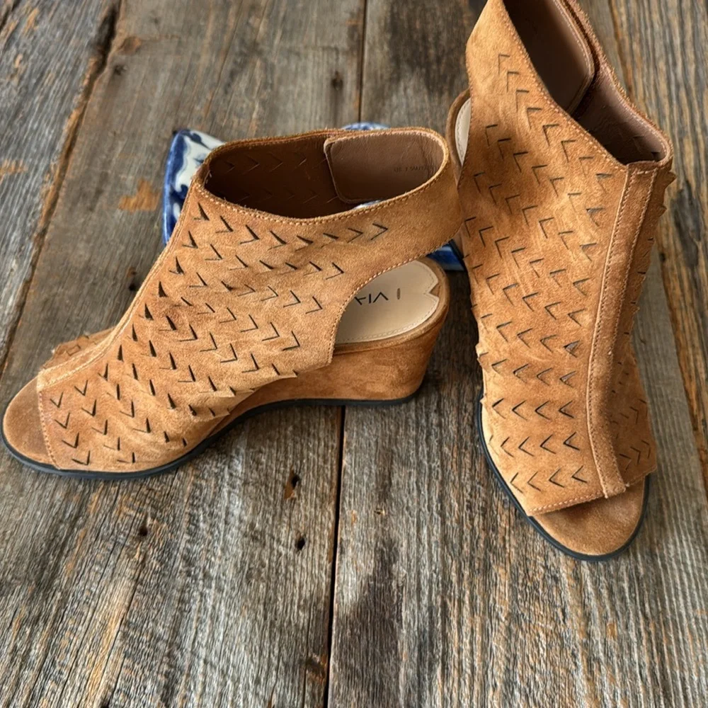 Via Spiga Leatrice Suede Wedge Sandals Size 7.5M